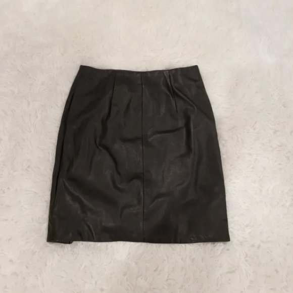 Short skirt w/Exposed Diagonal Zip - Picture 3 of 3